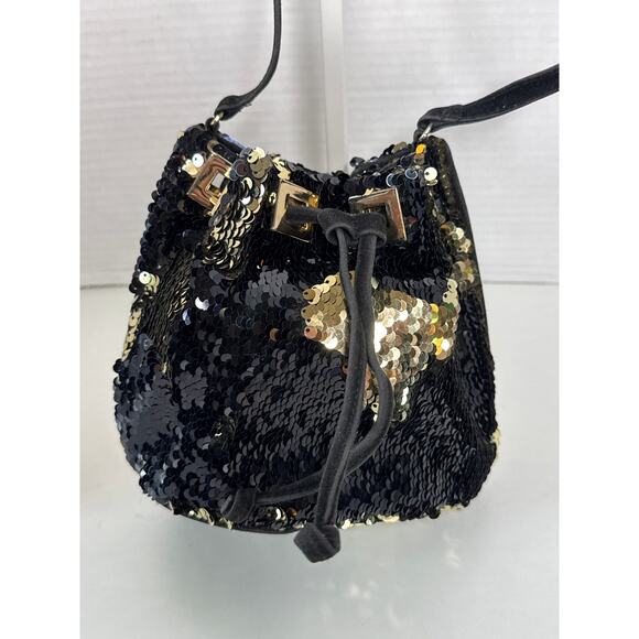 Retro style Sequin bucket bag in black and gold with pull closing inside lined - Picture 7 of 16